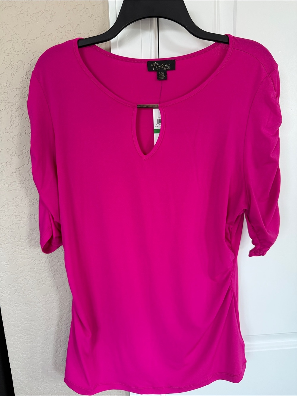 Thalia Sodi Fuchsia Keyhole Short Sleeve Top